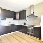 Zennova #80 Kastra Apartment