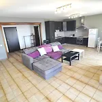 Zennova #80 Kastra Apartment